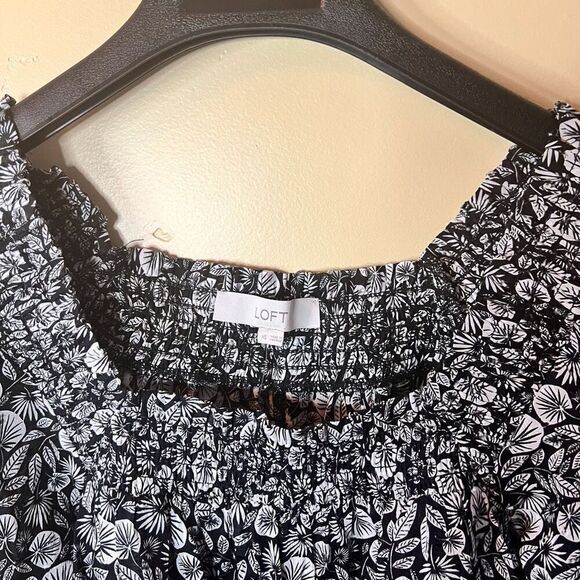 New With Tags Ann Taylor Loft Womens‎ Smocked Short Sleeve Blouse Size XS Career - Picture 3 of 5